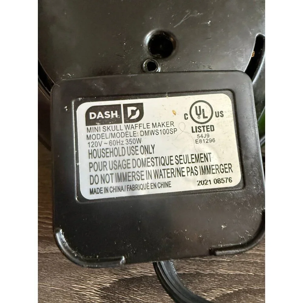 DASH mini skull waffle maker